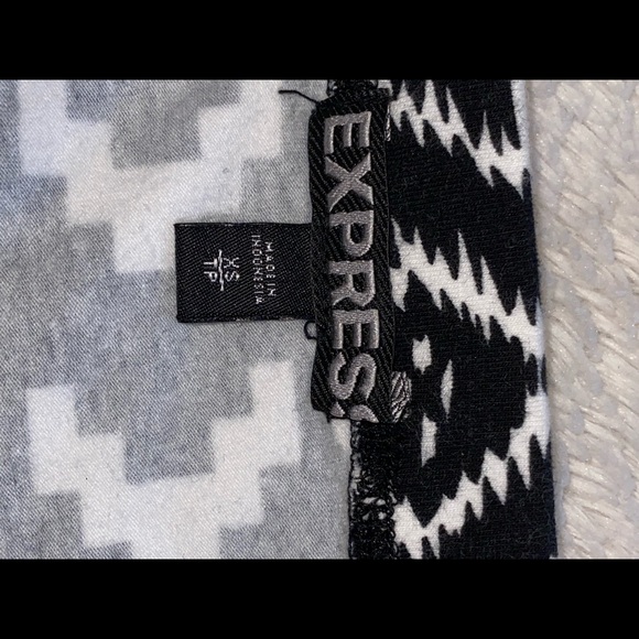 Beautiful express pencil skirt - Picture 2 of 5